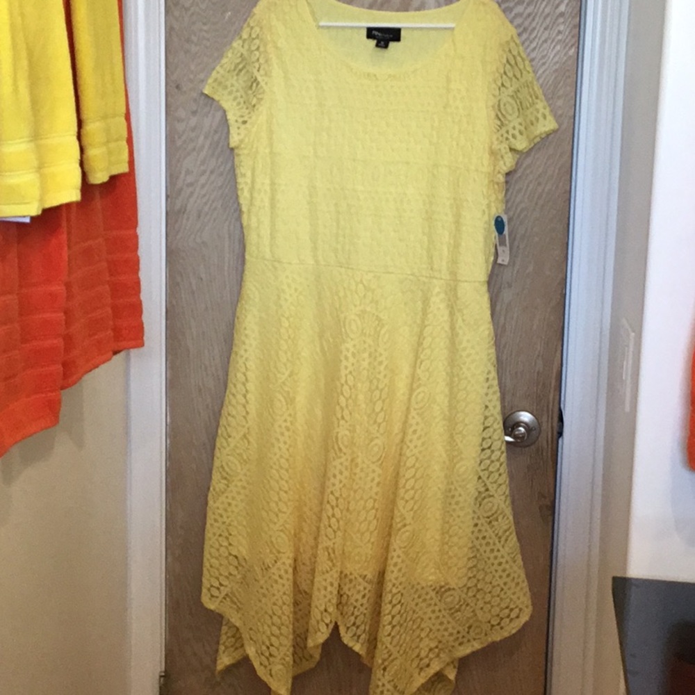 RN Studio by Ronni Nicole Yellow dress